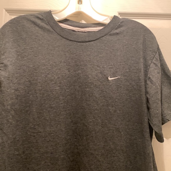 Men’s Nike T-shirt - Picture 2 of 3